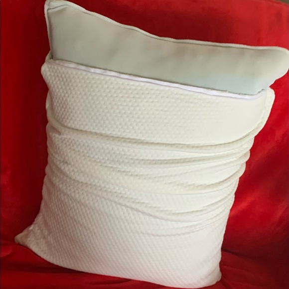 “Standard Fiber” Brand - Set of 2 Brand New Pillows  NWT - Picture 7 of 10